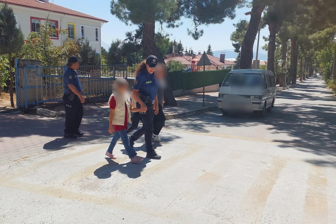 🏫 Okul Önleri̇ Ve Asayi̇ş Uygulamasi 👮🏻🗓 11.09.2025 Günü⏰ 14.30 – 17.30 Saatleri Arasında, Il