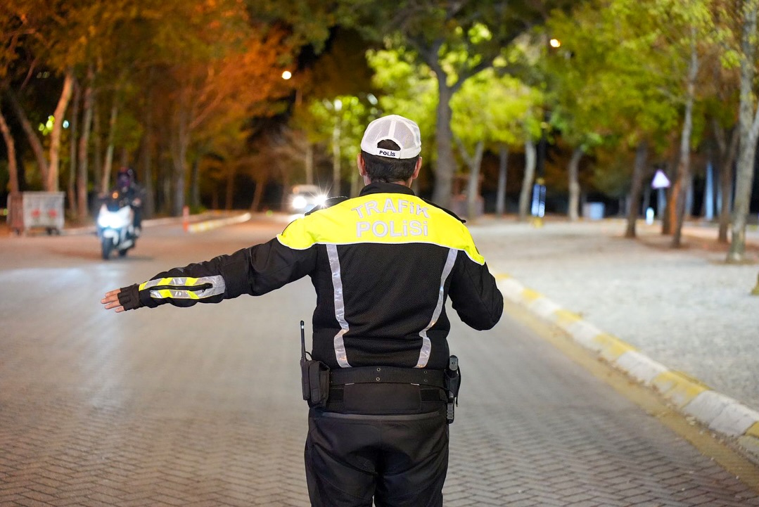 🚔 Park, Bahçe Ve Mesi̇re Alanlar Uygulamasi 🚔🗓 25.09.2025 Tarihinde Saat 21.15 00.00 Arasında