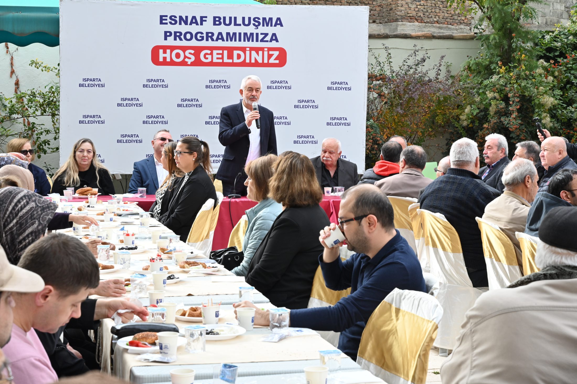 25 10 2025 Gazi Kemal Iskender Esnaf Ve Halk Bulusmasi (1)