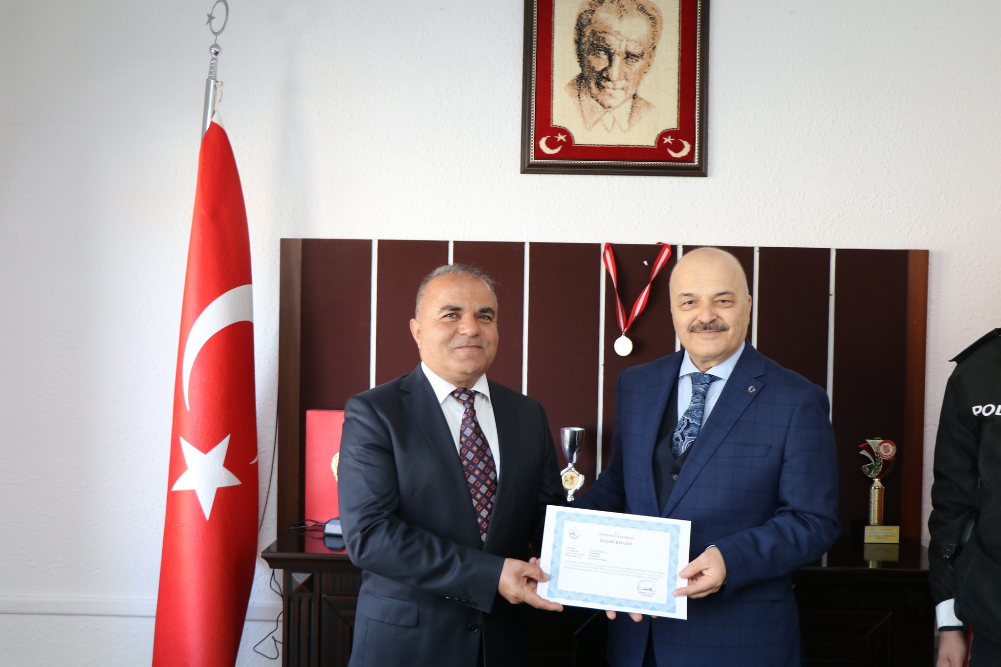 565707618 1365770008675648 1001891353418939598 N