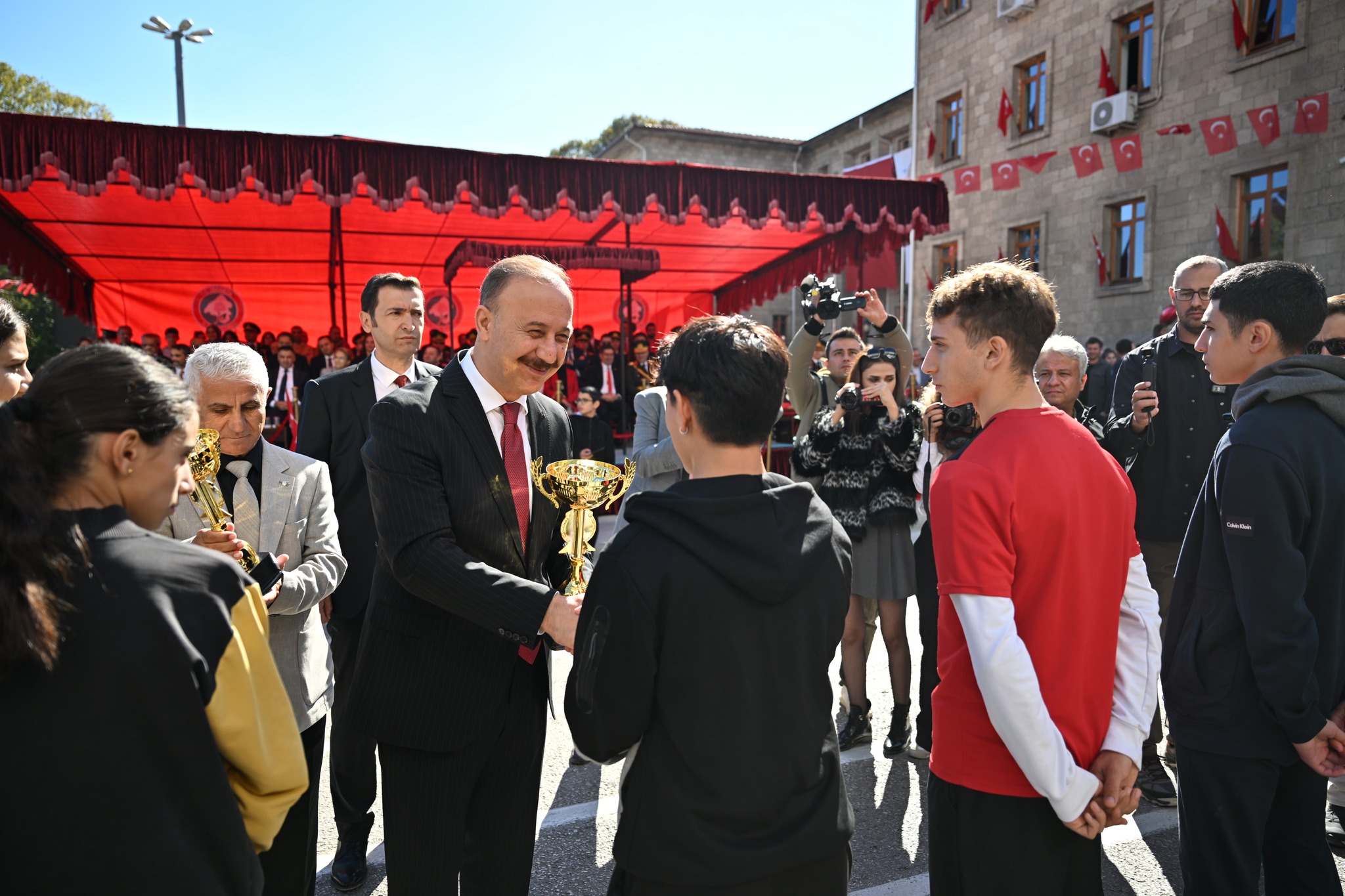 574565505 1366298131615751 6908287513021059262 N