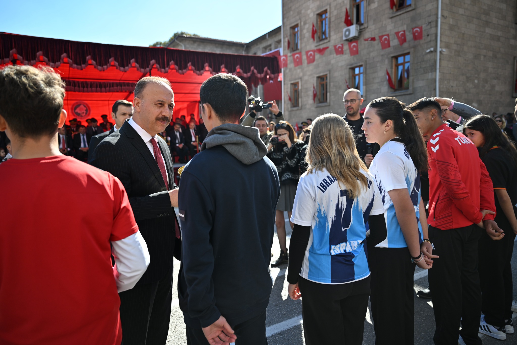 574571865 1366298164949081 1361386261267588155 N