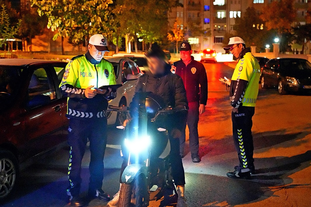 🚔 Abarti Egzoz – Motosi̇klet – Modi̇fi̇ye Araç Uygulamasi 🏍📅 02.10.2025 Günü 21.00 – 00.00 Saatl