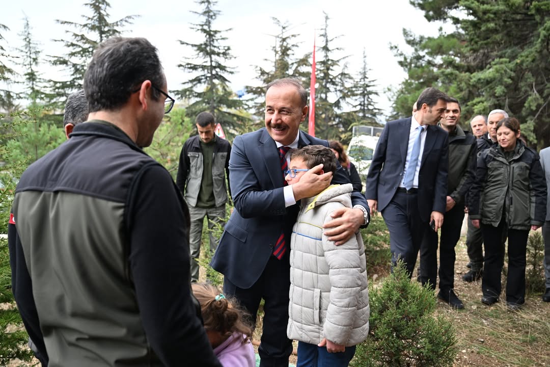 Cumhuriyetimiz Gibi Yeşerecek, Kök Salacak Ve Büyüyecek Fidanlarımızı; Yine Cumhuriyetin Yetişti (1)-1