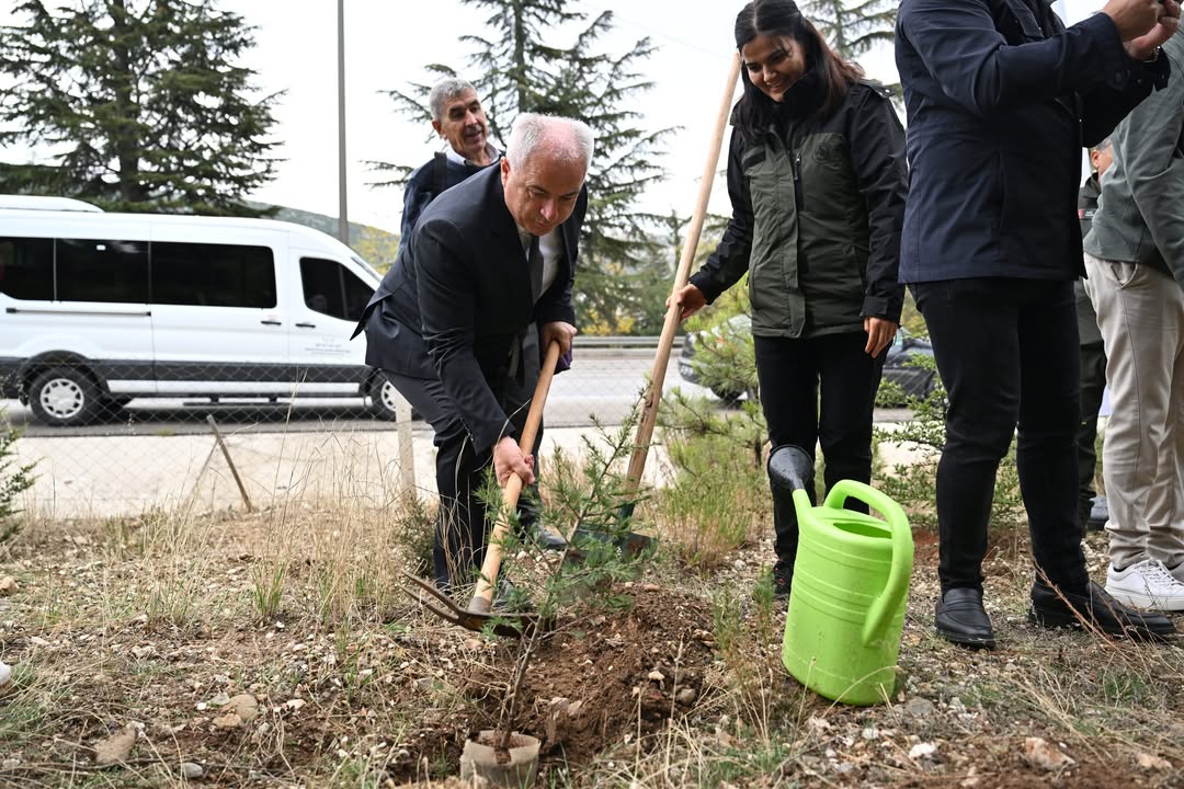 Cumhuriyetimiz Gibi Yeşerecek, Kök Salacak Ve Büyüyecek Fidanlarımızı; Yine Cumhuriyetin Yetişti (2)-1