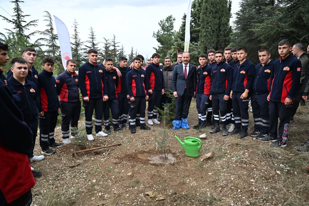 Cumhuriyetimiz Gibi Yeşerecek, Kök Salacak Ve Büyüyecek Fidanlarımızı; Yine Cumhuriyetin Yetişti (3)-1