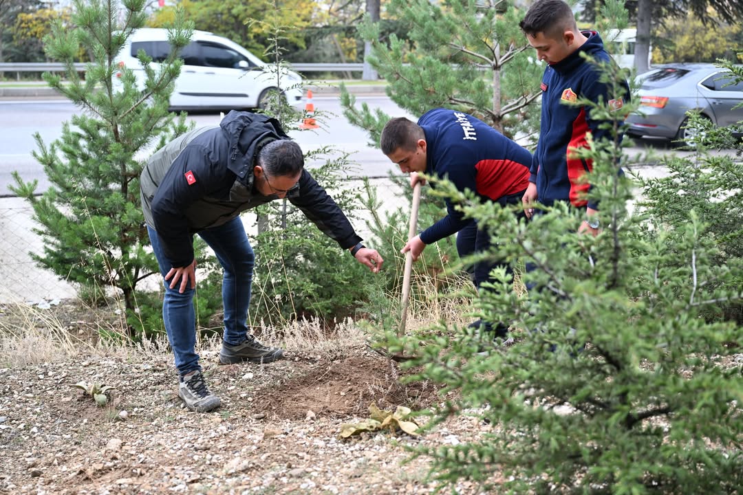 Cumhuriyetimiz Gibi Yeşerecek, Kök Salacak Ve Büyüyecek Fidanlarımızı; Yine Cumhuriyetin Yetişti (5)