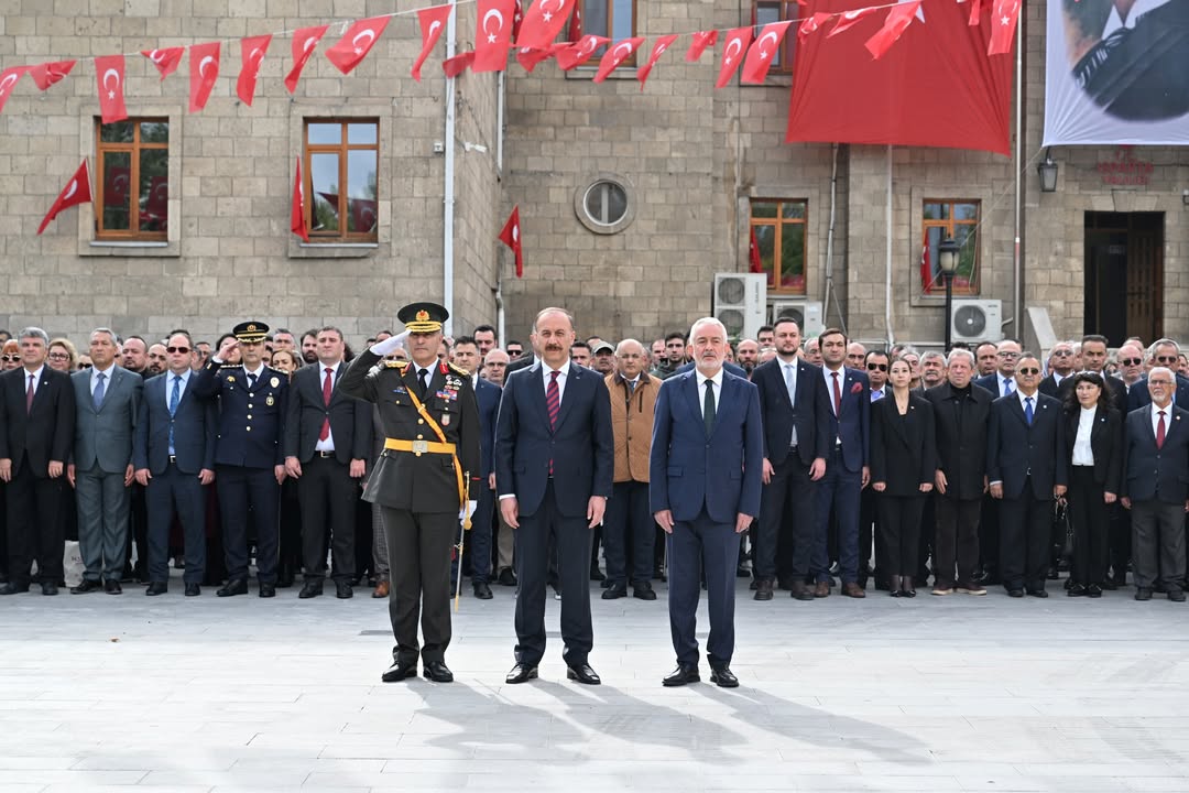 Cumhuriyetimizin 102. Yılı Münasebetiyle, Atatürk Anıtı’na Çelenk Sunduk.102 Yıl Önce Büyük Feda (3)