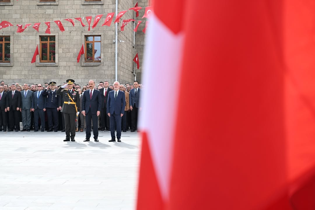 Cumhuriyetimizin 102. Yılı Münasebetiyle, Atatürk Anıtı’na Çelenk Sunduk.102 Yıl Önce Büyük Feda (4)