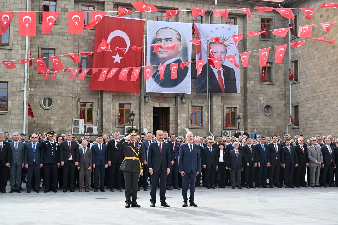 Cumhuriyetimizin 102. Yılı Münasebetiyle, Atatürk Anıtı’na Çelenk Sunduk.102 Yıl Önce Büyük Feda (6)