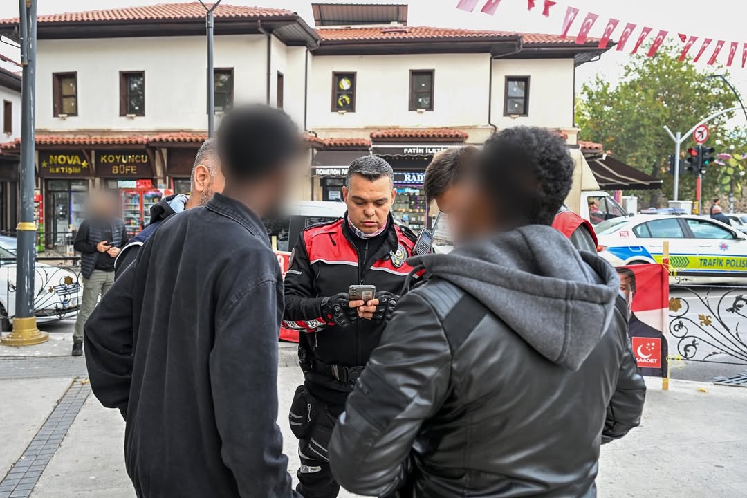 🚨 Düzensi̇z Göçle Mücadele Huzur Uygulamasi 🚨🗓️ 21.10.2025 00 00 – 18 00Egm Göçmen Kaçakçılı (3)