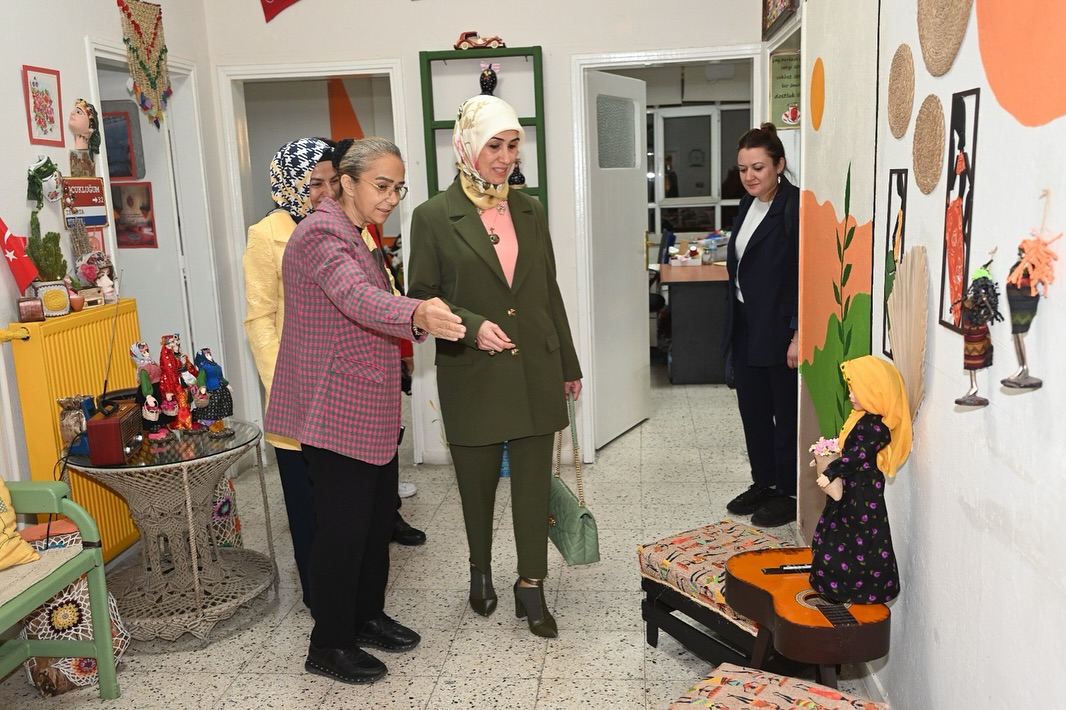 Eşim Şadiye Hanım, Sayın Valimizin Eşi Gülhan Erin Hanımefendi Ve İçişleri Bakanlığı Muhtarlar D (1)