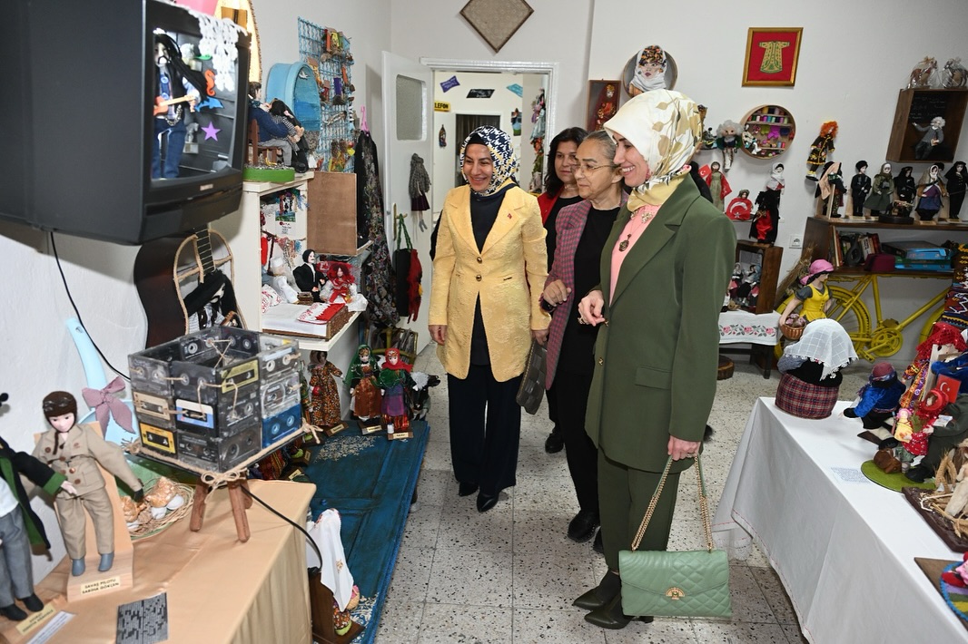 Eşim Şadiye Hanım, Sayın Valimizin Eşi Gülhan Erin Hanımefendi Ve İçişleri Bakanlığı Muhtarlar D (2)