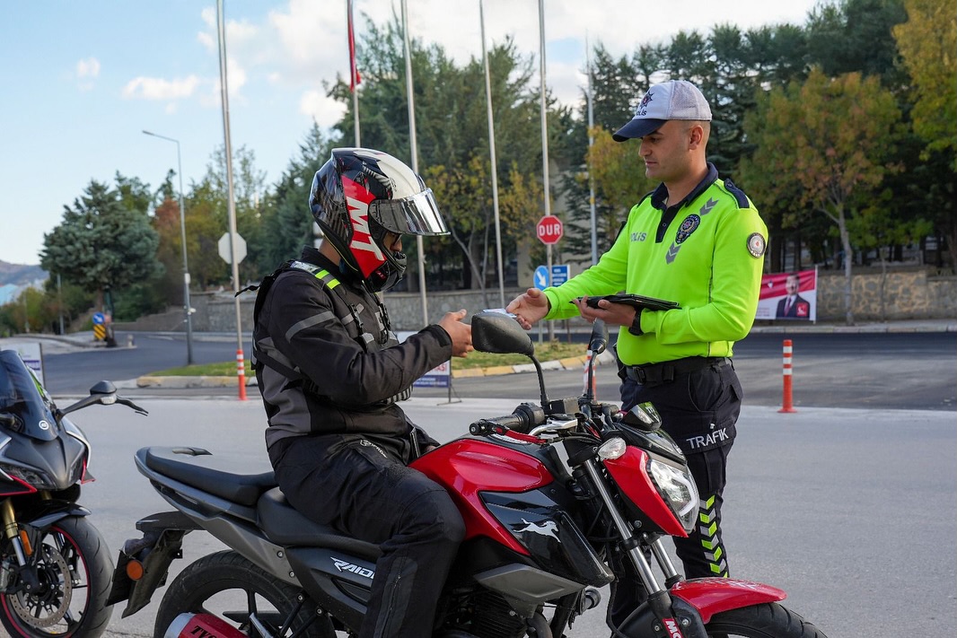 🚔 Motosi̇klet Ve Motorlu Bi̇si̇kletlere Yöneli̇k Deneti̇m 🏍🗓 24.10.2025 Tarihinde, 13.00 – 02.00 S (1)