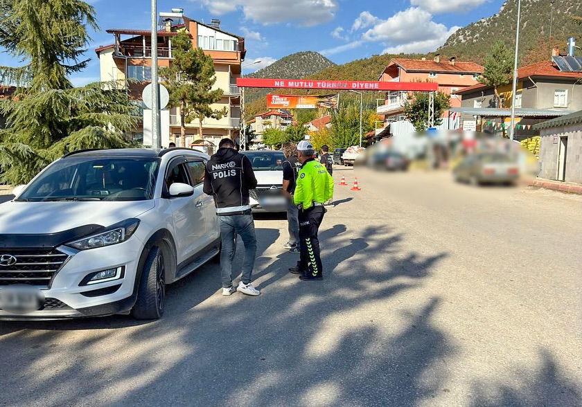 🚔 Narkoalan Uygulamalari📅 16.10.2025 Günü;1️⃣ 12.00 – 13.30 Saatleri Arasında Sütçüler Ilçe Me