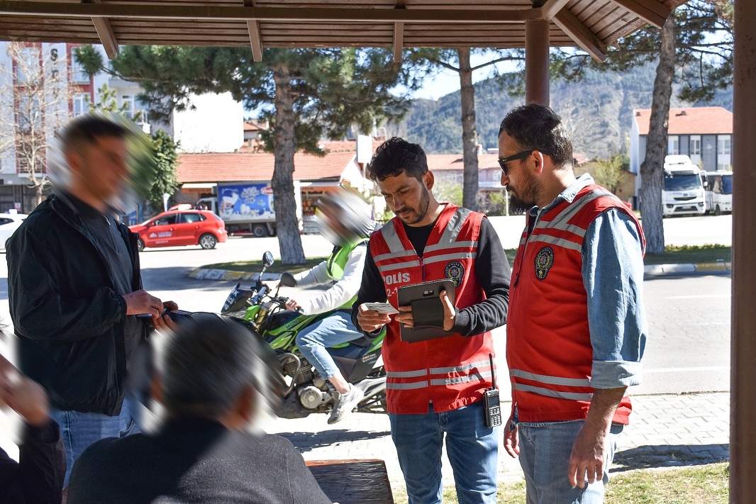 🚔 Okul Önleri̇ Ve Asayi̇ş Uygulamasi 🚔📅 24 Ekim 2025📷 İl Merkezi, Uluborlu, Şarkikaraağaç, Ak (3)