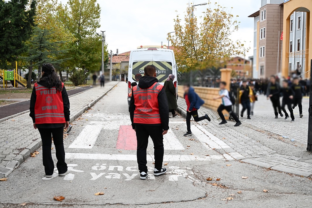 🚔 Okul Önleri̇ Ve Asayi̇ş Uygulamasi 🚔📅 24 Ekim 2025📷 İl Merkezi, Uluborlu, Şarkikaraağaç, Ak