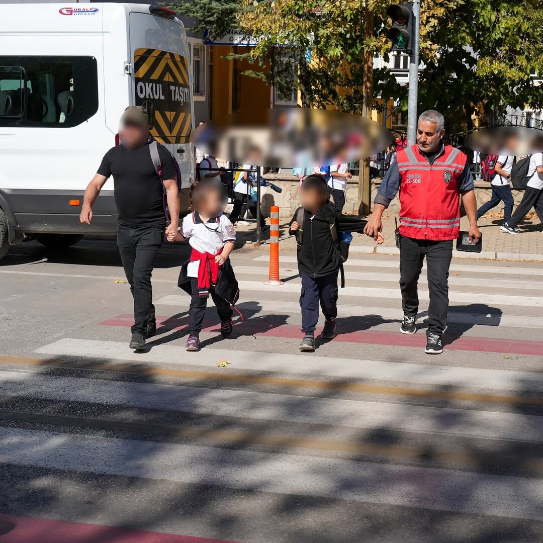 🚔 Okul Önleri̇ Ve Asayi̇ş Uygulamasi 🚔📷 İl Merkezi, Sütçüler, Aksu📅 17.10.2025 Günü Il Merkezi