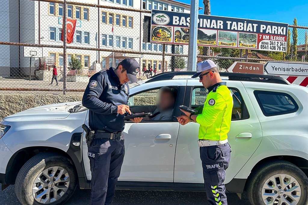 🚔 Okul Önleri̇ Ve Asayi̇ş Uygulamasi 🚔📷 İl Merkezi, Sütçüler, Gelendost, Aksu📅 22.10.2025 Günü (2)