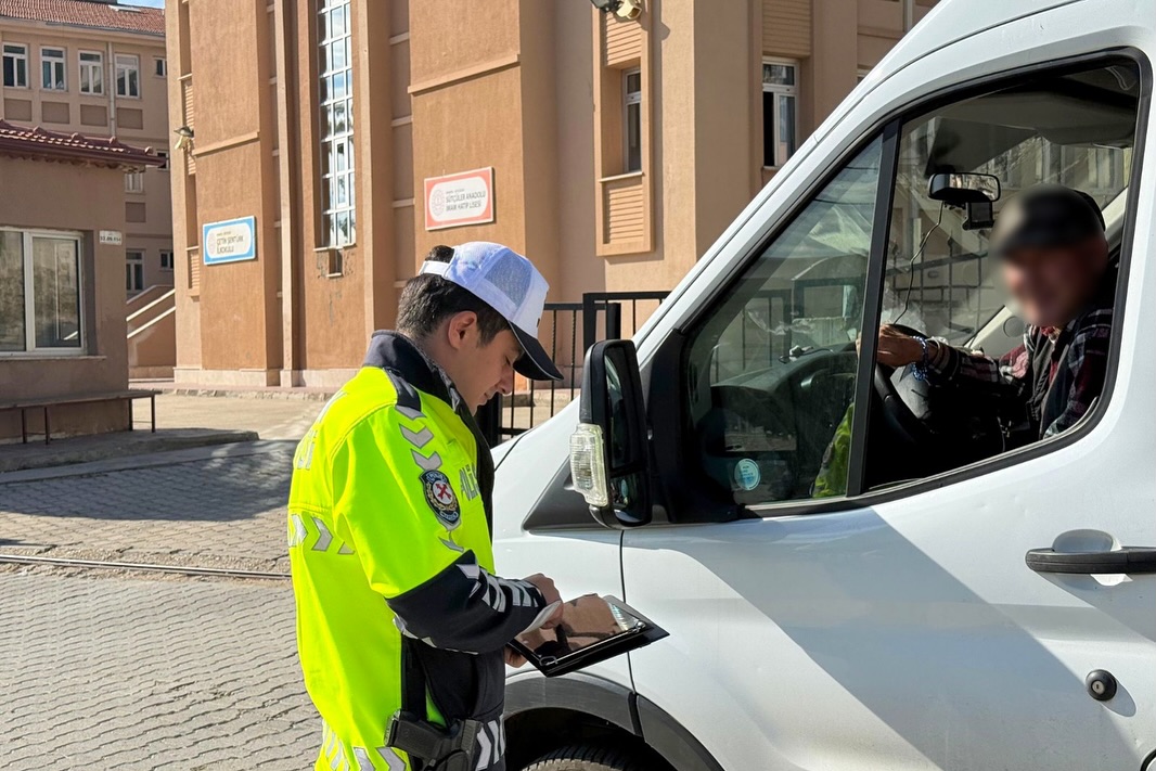 🚔 Okul Önleri̇ Ve Asayi̇ş Uygulamasi 🚔📷 İl Merkezi, Sütçüler, Gelendost, Aksu📅 22.10.2025 Günü