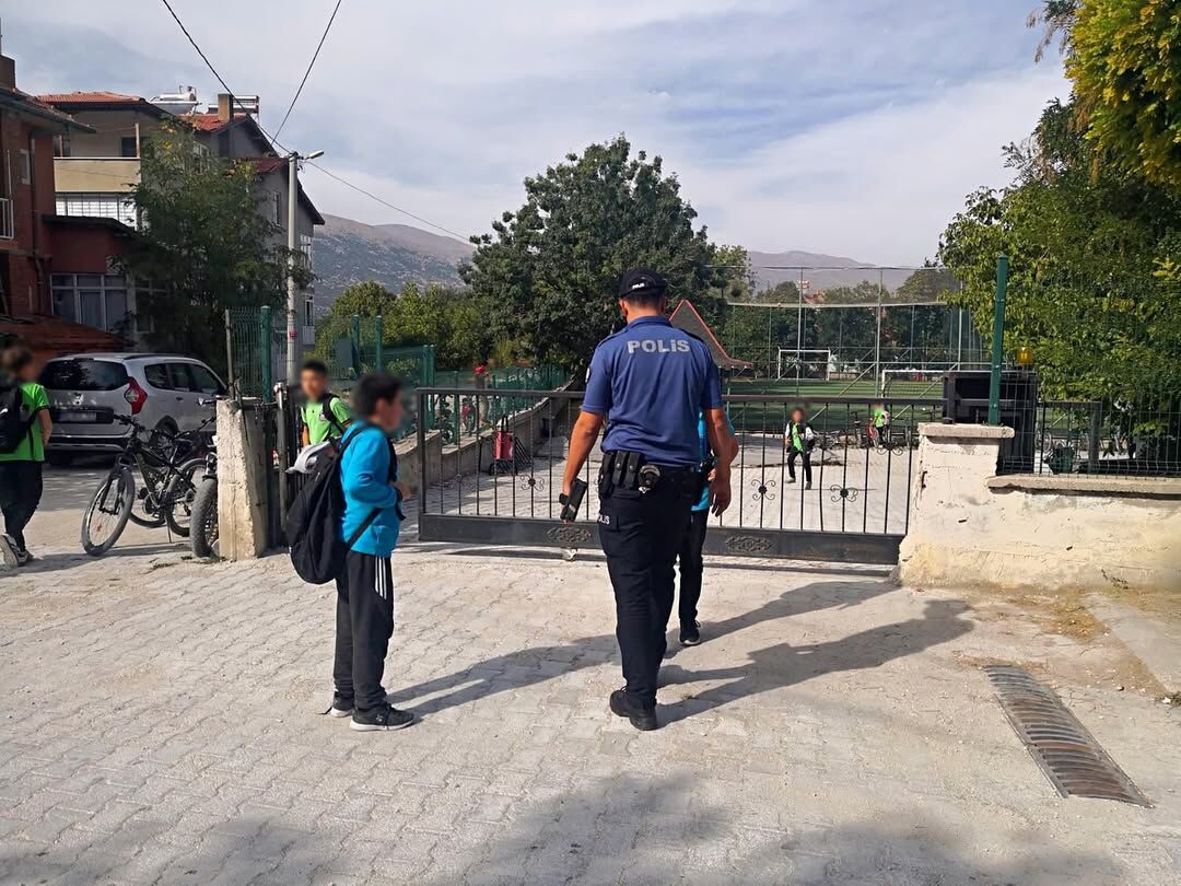 🚔 Okul Önleri̇ Ve Asayi̇ş Uygulamasi 🚔📷 İl Merkezi, Uluborlu, Atabey, Sütçüler, Gelendost, 📅 2 (1)