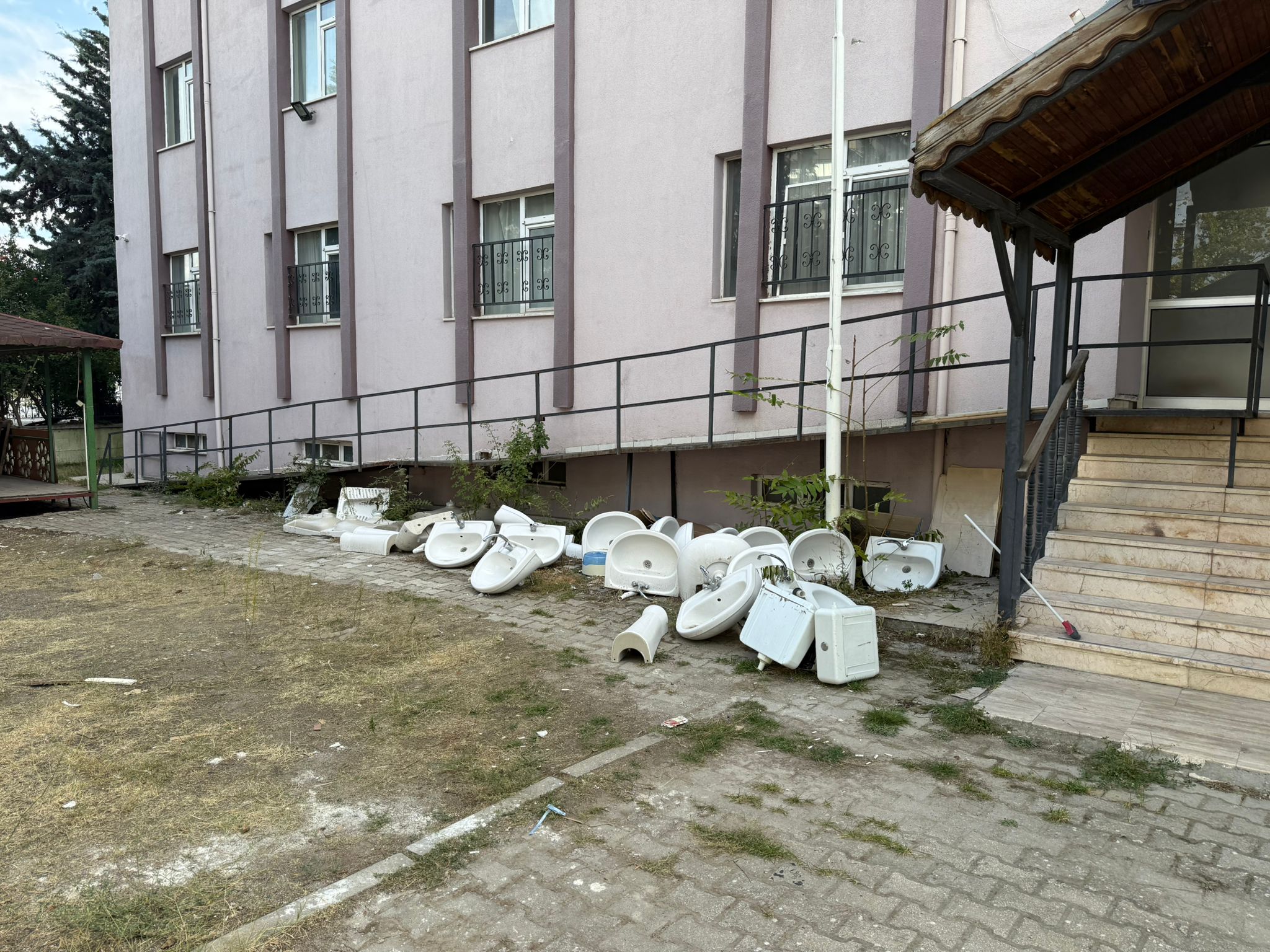 Pansi̇yon Şehi̇t Tevfi̇k Akkan (4)