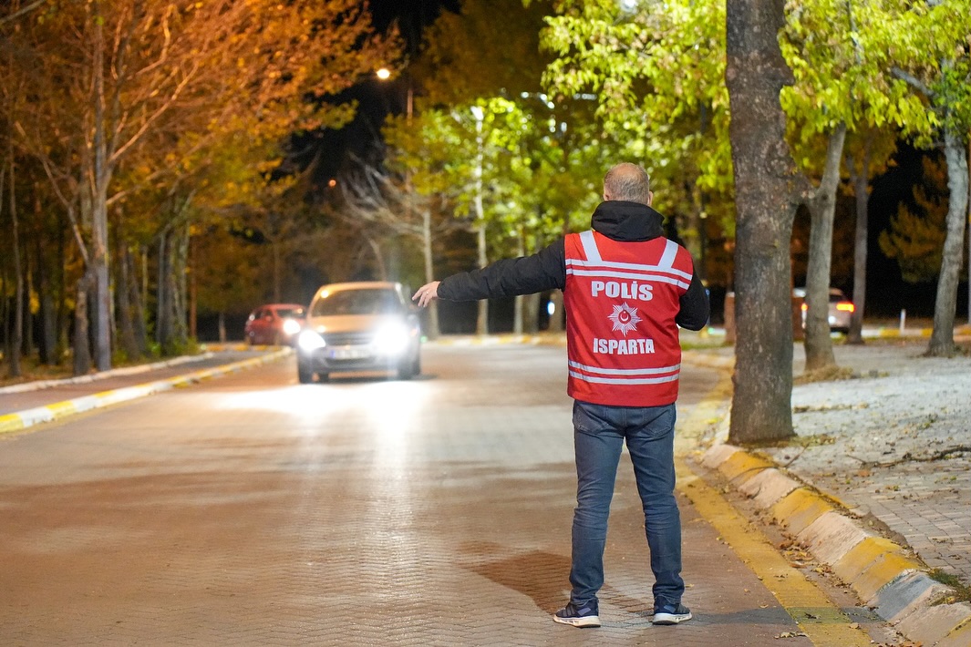 🚔 Park, Bahçe Ve Mesi̇re Alanlari Uygulamasi 🚔🗓 17.10.2025 Tarihinde 21.15 – 22.00 Saatleri Ar