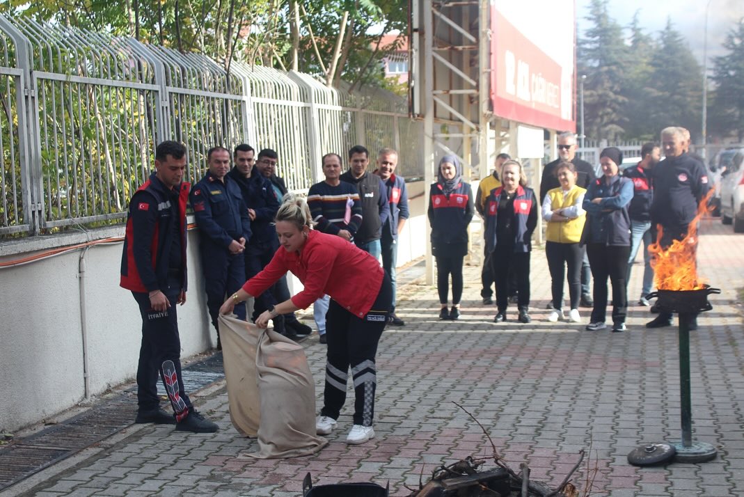 Yangın Güvenlik Tedbirleri Kapsamında Isparta 112 Acil Çağrı Merkezi Çalışanlarına Yönelik Başla (1)