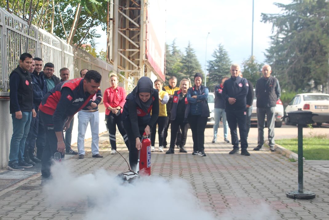Yangın Güvenlik Tedbirleri Kapsamında Isparta 112 Acil Çağrı Merkezi Çalışanlarına Yönelik Başla (3)