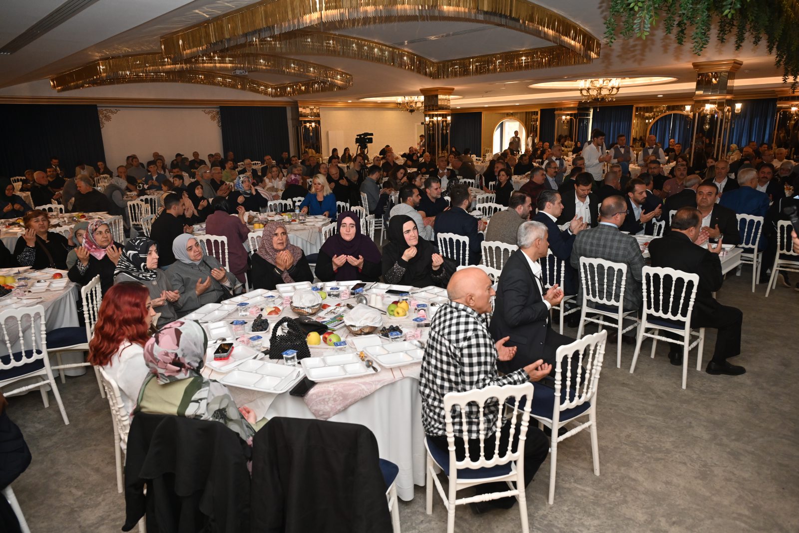 04 11 2025 Bursa Ispartalilar Bulusma Vatandas Duygularini Paylasti (4)