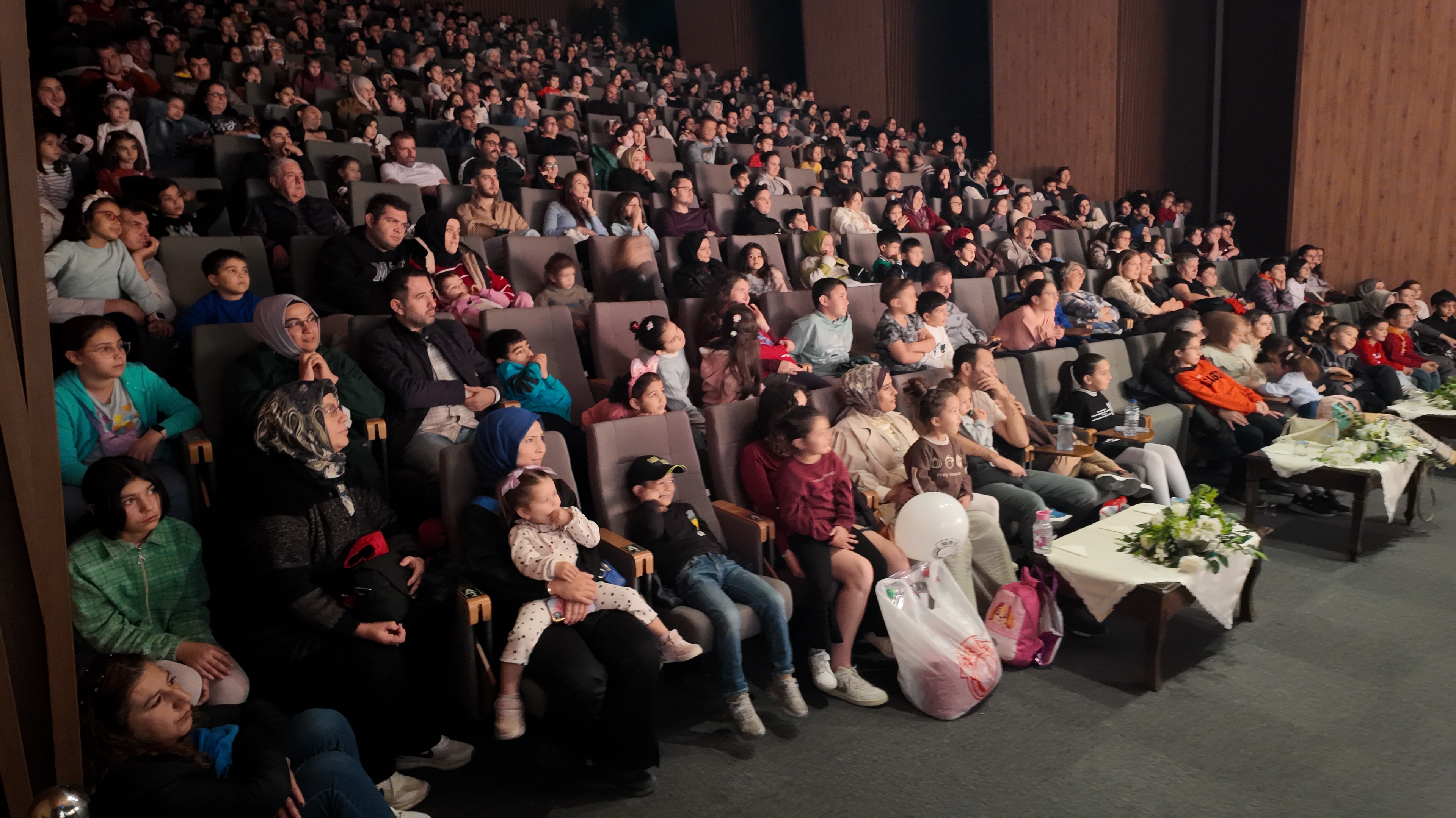 10 11 2025 Isparta Belediyesi Sehir Tiyatrolari Cocuk Oyunu (2)