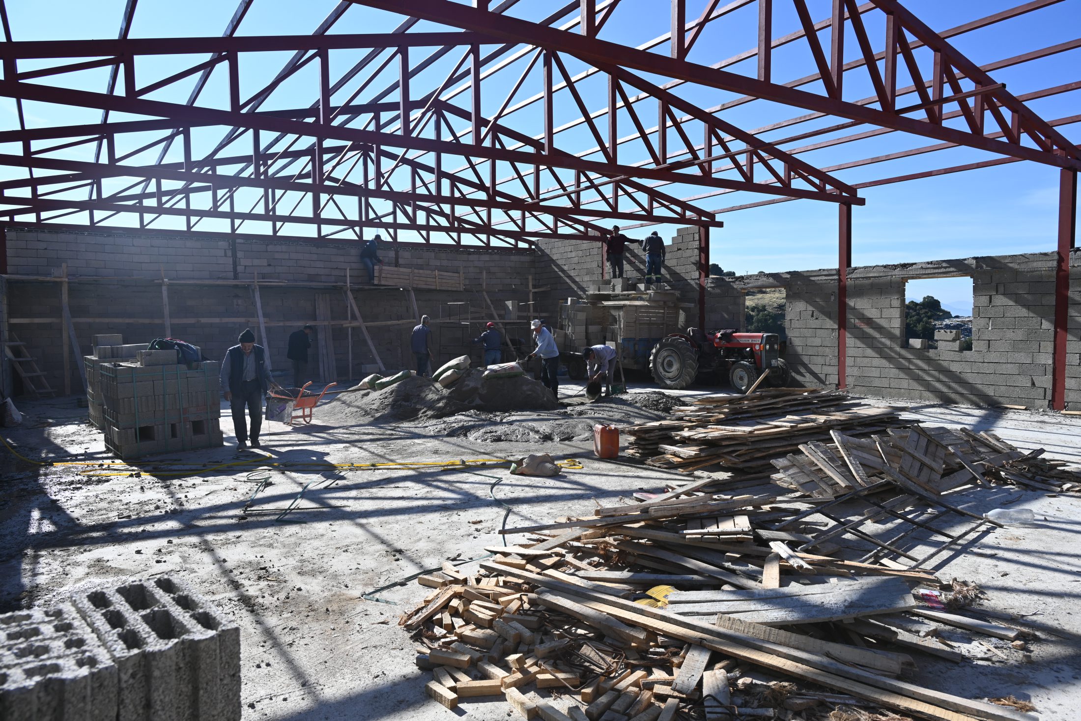 13 11 2025 Yesilkoy Sosyal Tesis Malzeme Destegi (1)