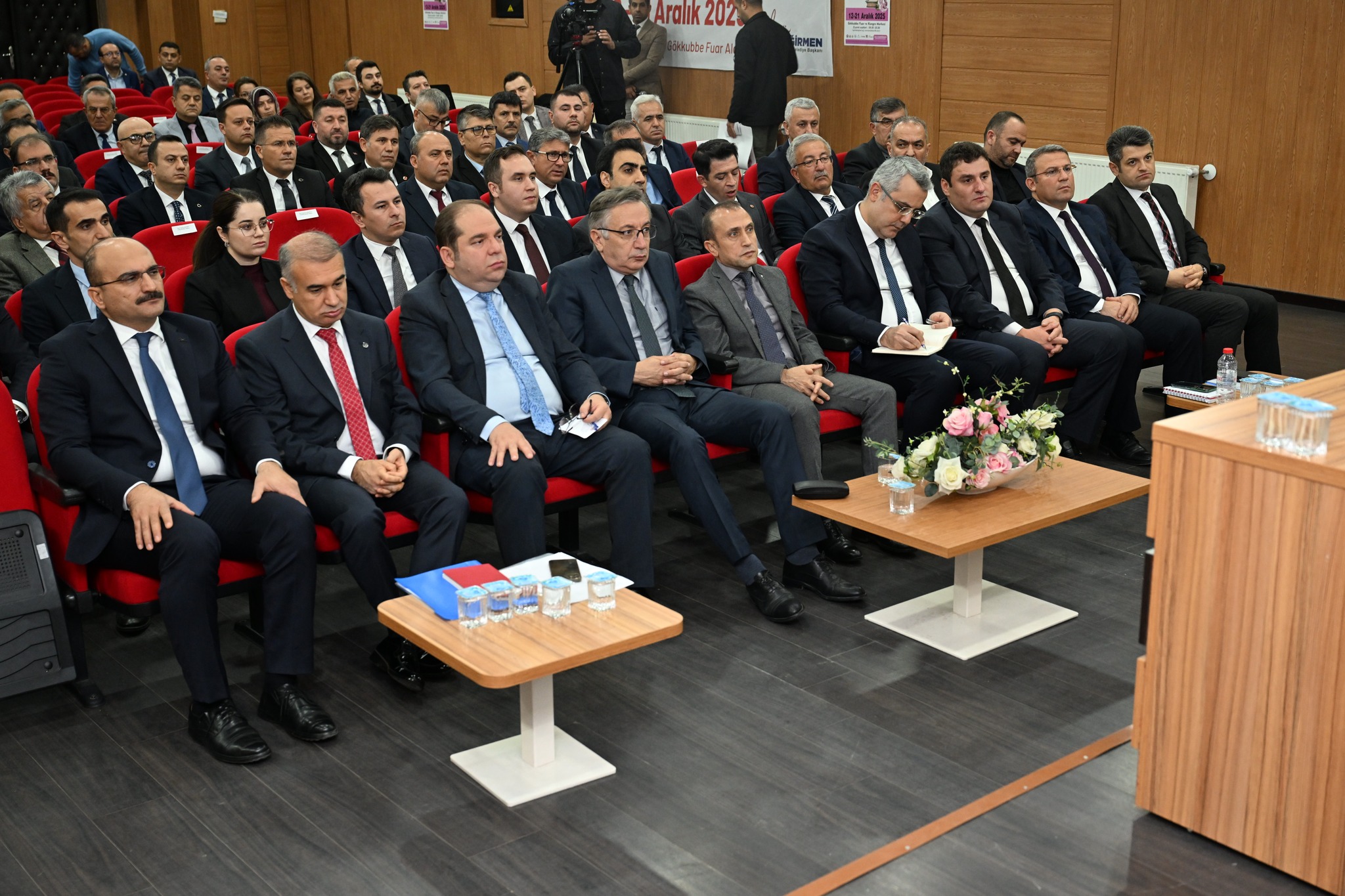 584951613 1388849149360649 3585989032517070604 N