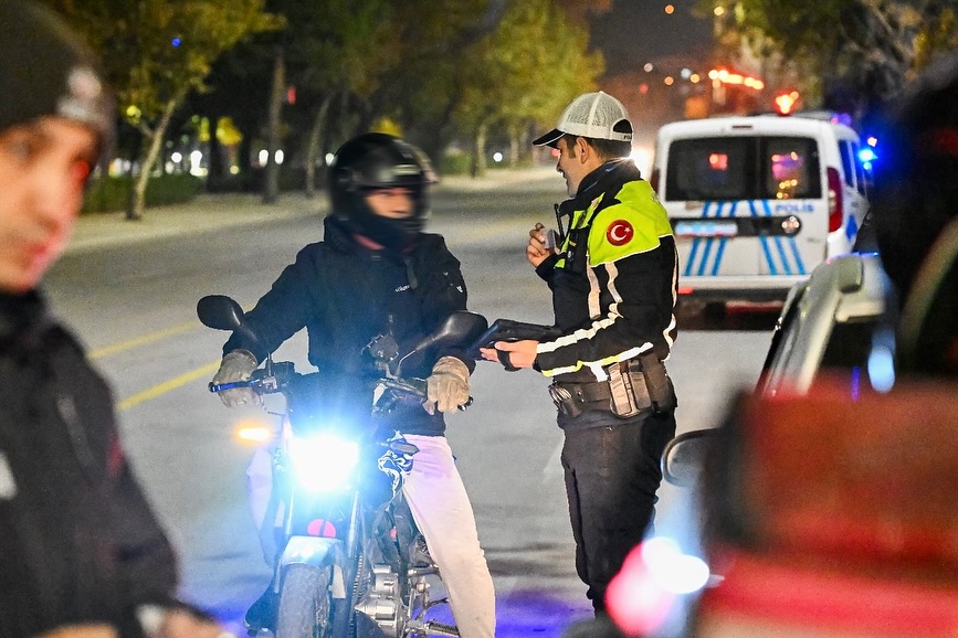 🚔 Abarti Egzoz, Motosi̇klet Ve Modi̇fi̇ye Araç Uygulamasi 🏍🗓 03.11.2025 Tarihinde, 21.00 – 24.00 (2)