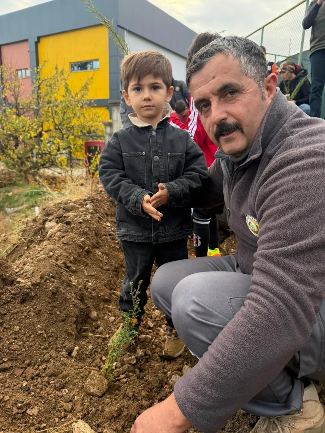 Bucak’ta Atatürk’ü Anma Programı Kapsamında Fidan Dağıtımı Ve Dikimi Yapıldı ✅Yeşil Vatan Benim (1)