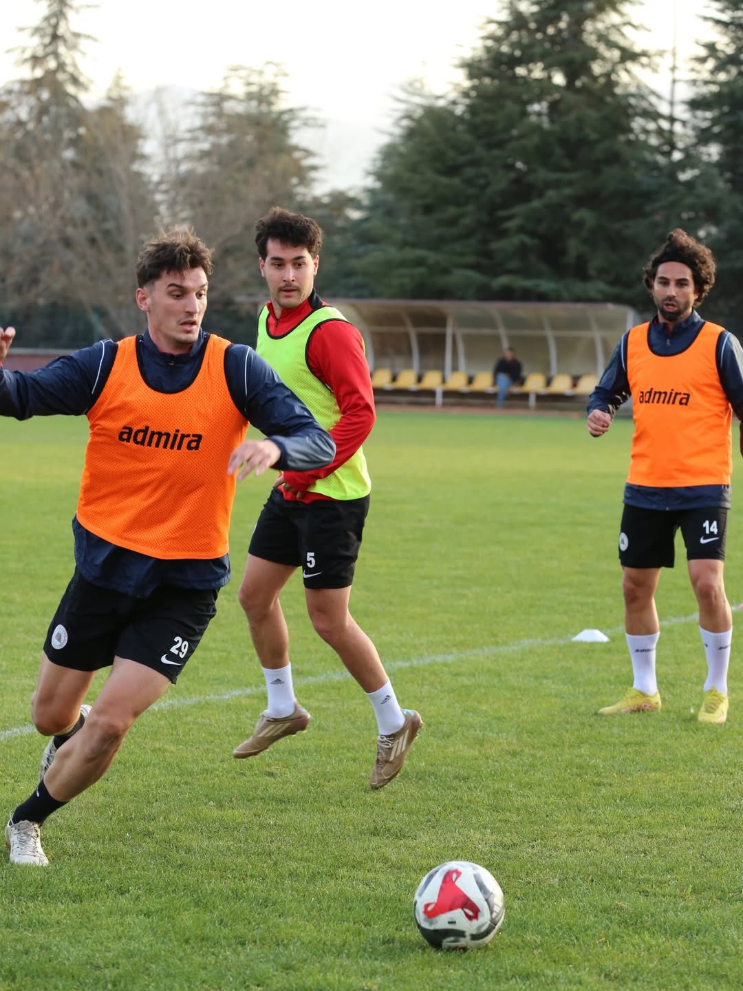 Günün Antrenmanından Kareler 📸💚💖Takımımız, Teknik Direktörümüz Şaban Yıldırım Yönetiminde Üni (2)