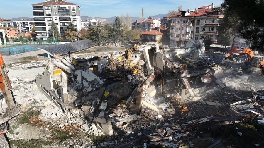 Hoşça Kal 6 Mart Spor Salonu…Yıllarca Sayısız Müsabakaya, Şampiyonaya Ve Sporcunun Emeğine Tanık (2)