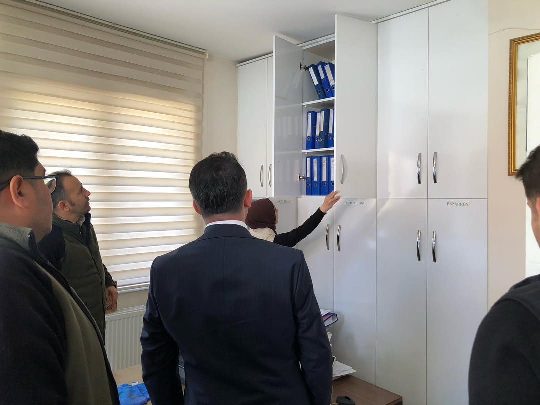 Kaymakamımız Sn. Salih Zafer Aydin, 5442 Sayılı İl İdaresi Kanunu’nun 31 Ç Maddesi Gereğince Yür (1)