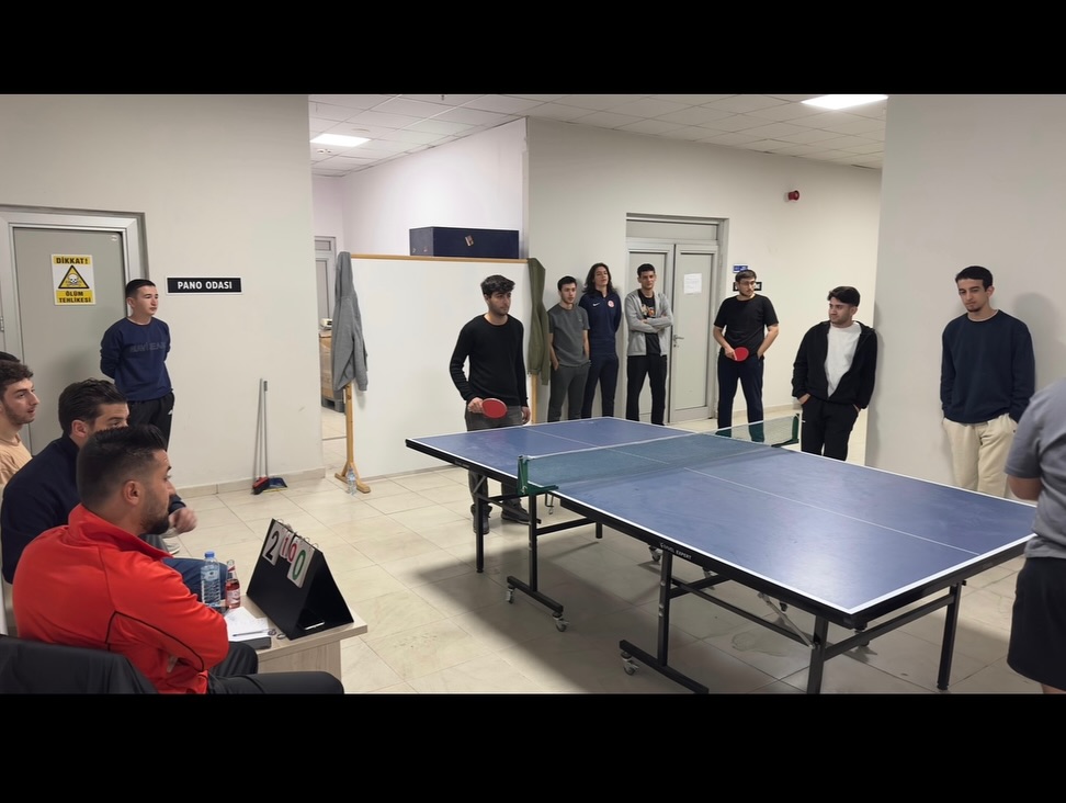 🏓 Masa Tenisi Turnuvamız Büyük İlgi Gördü!Yurtlarımızda Barınan Öğrencilerimiz Arasında Düzenle (4)