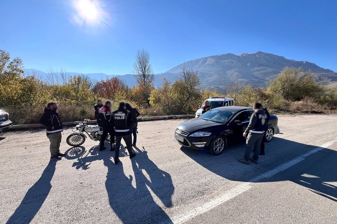🚔 Narkoalan Uygulamasi 🚔⏰ 15.11.2025 Günü,📍 Senirkent İlçesinde Narkoalan Uygulaması Gerçekle (2)