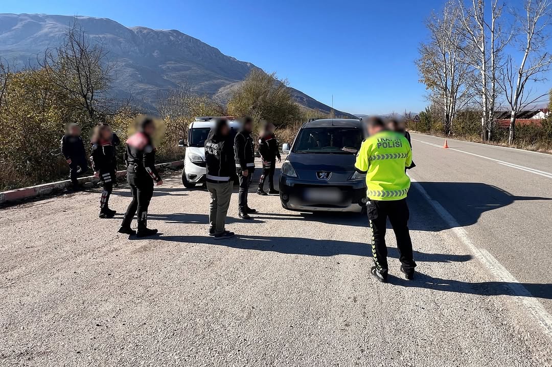 🚔 Narkoalan Uygulamasi 🚔⏰ 15.11.2025 Günü,📍 Senirkent İlçesinde Narkoalan Uygulaması Gerçekle