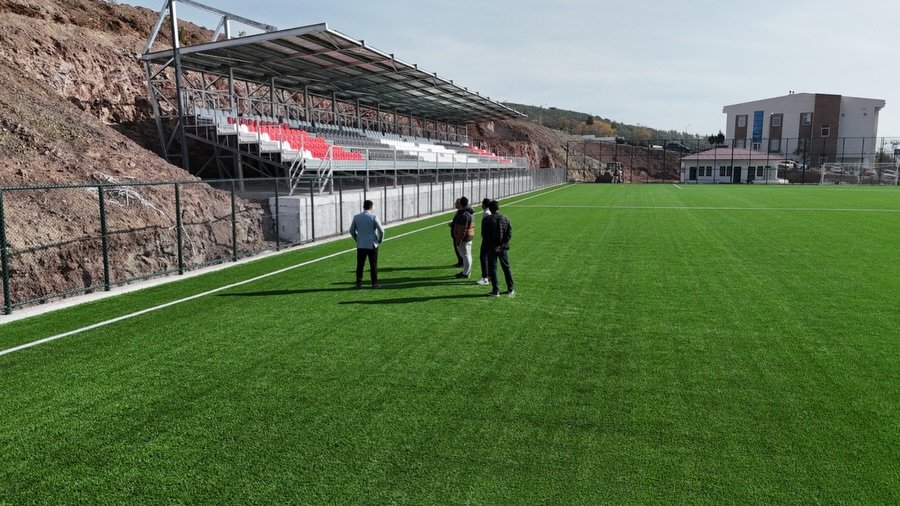🌱⚽Yapımı Tamamlanan Keçiborlu Nizami Sentetik Çim Sahayı Yerinde Incelemelerde Bulunan İl Müdür (3)