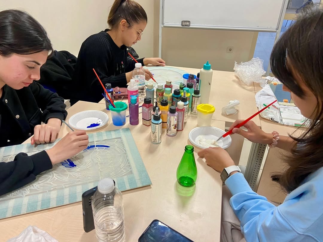 📚 Yurtlarımızda Sanat Devam Ediyor!Yurt Müdürlüğümüzde Öğrencilerimizin De Katkılarıyla Hat Kur (3)