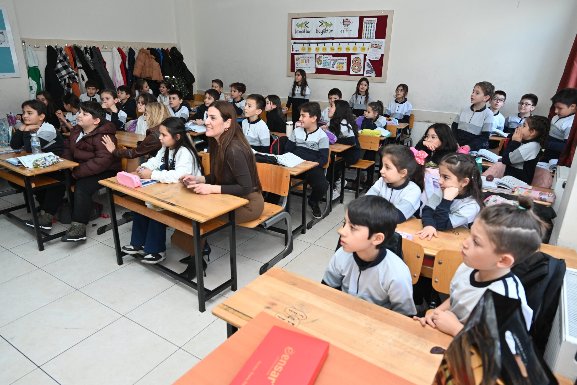 10 12 2025 Baskan Naside Halil Gelendost Sinif Baskani Bilge Mercan Orhan Okul Ziyaret (2)