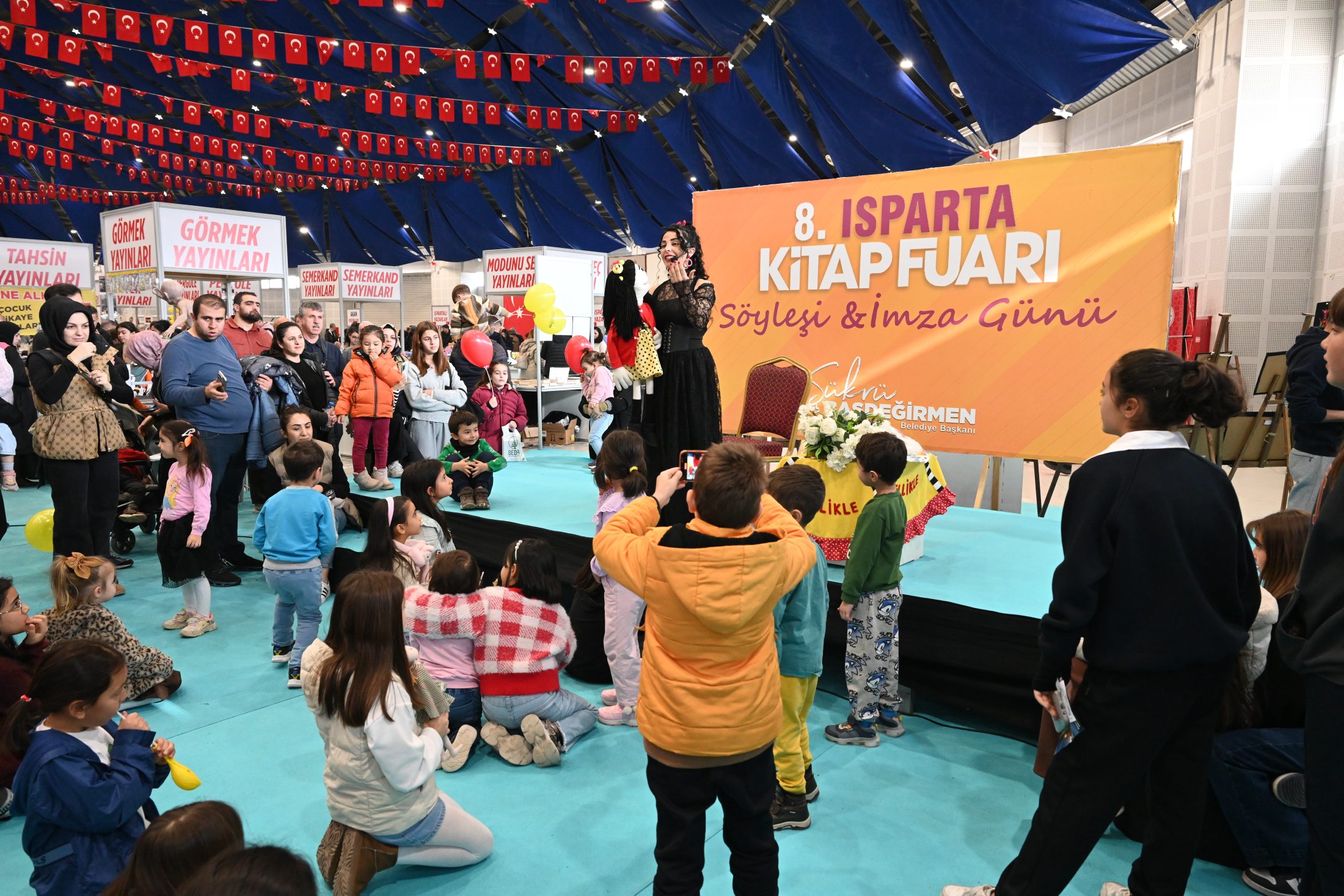 14 12 2025 8. Isparta Kitap Fuarı 3. Gun Saygi Ozturk, Yusuf Asal, Kukla Gosterisi (1)