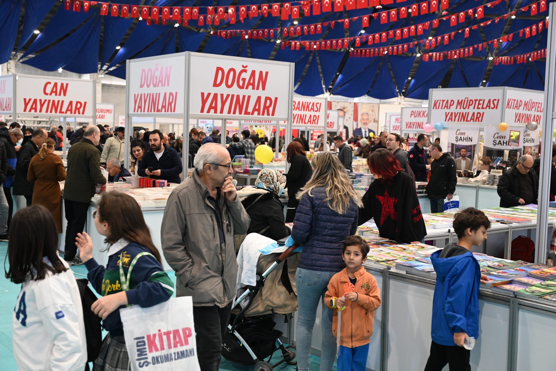 14 12 2025 8. Isparta Kitap Fuarı 3. Gun Saygi Ozturk, Yusuf Asal, Kukla Gosterisi (6)