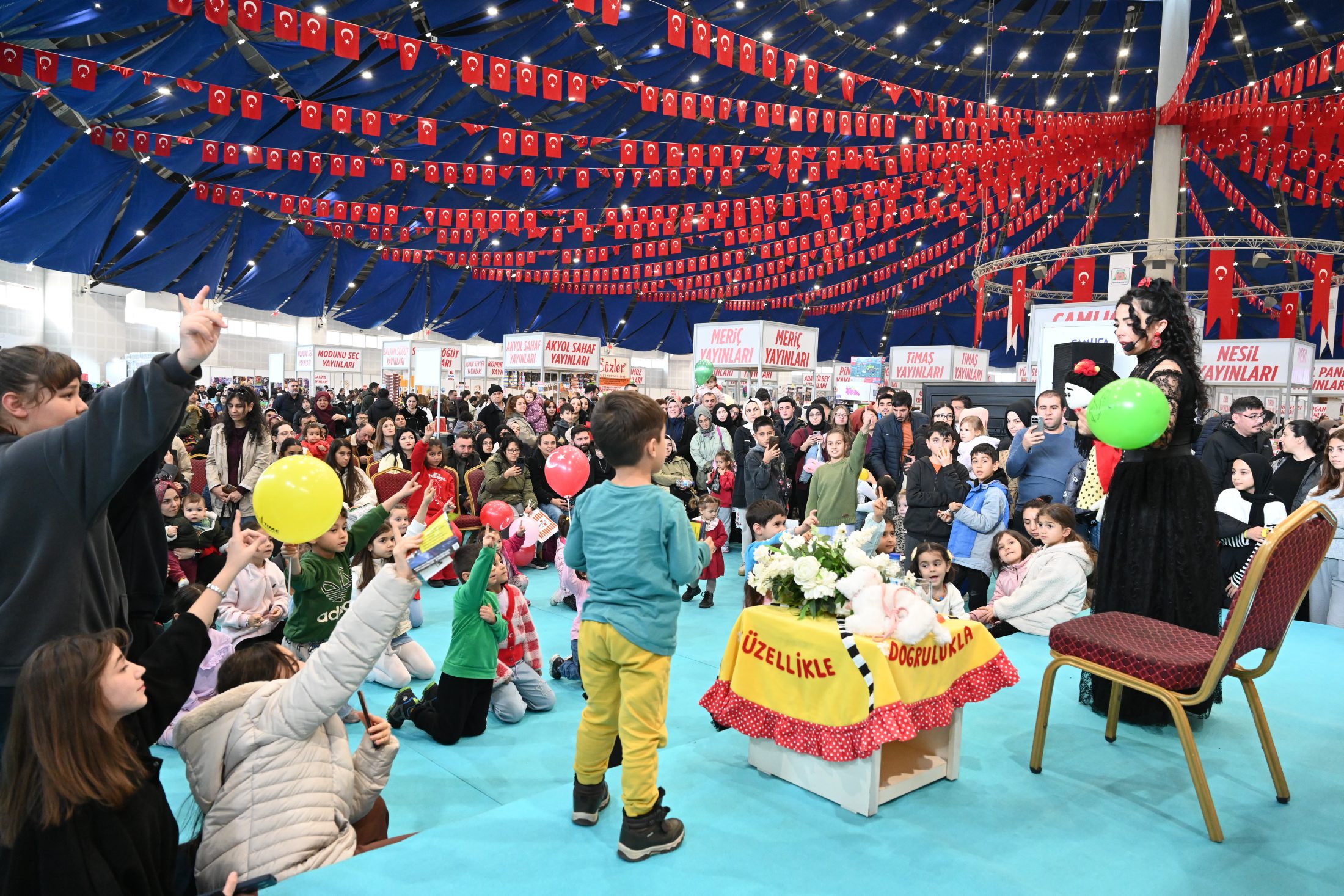 14 12 2025 8. Isparta Kitap Fuarı 3. Gun Saygi Ozturk, Yusuf Asal, Kukla Gosterisi (8) (1)