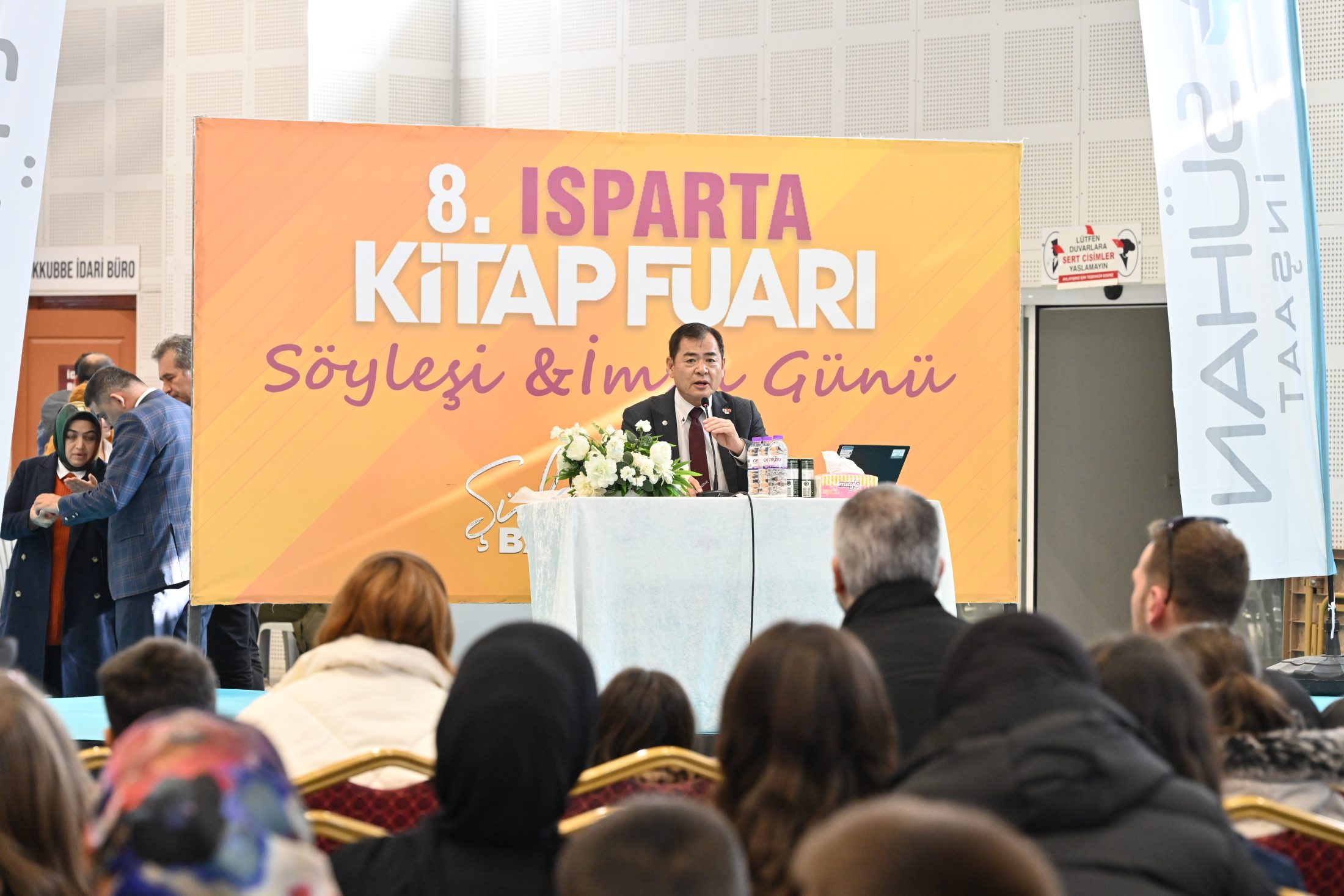 17 12 2025 8. Isparta Kitap Fuari Deprem Uzmani Yoshinori Moriwaki Soylesi (1)