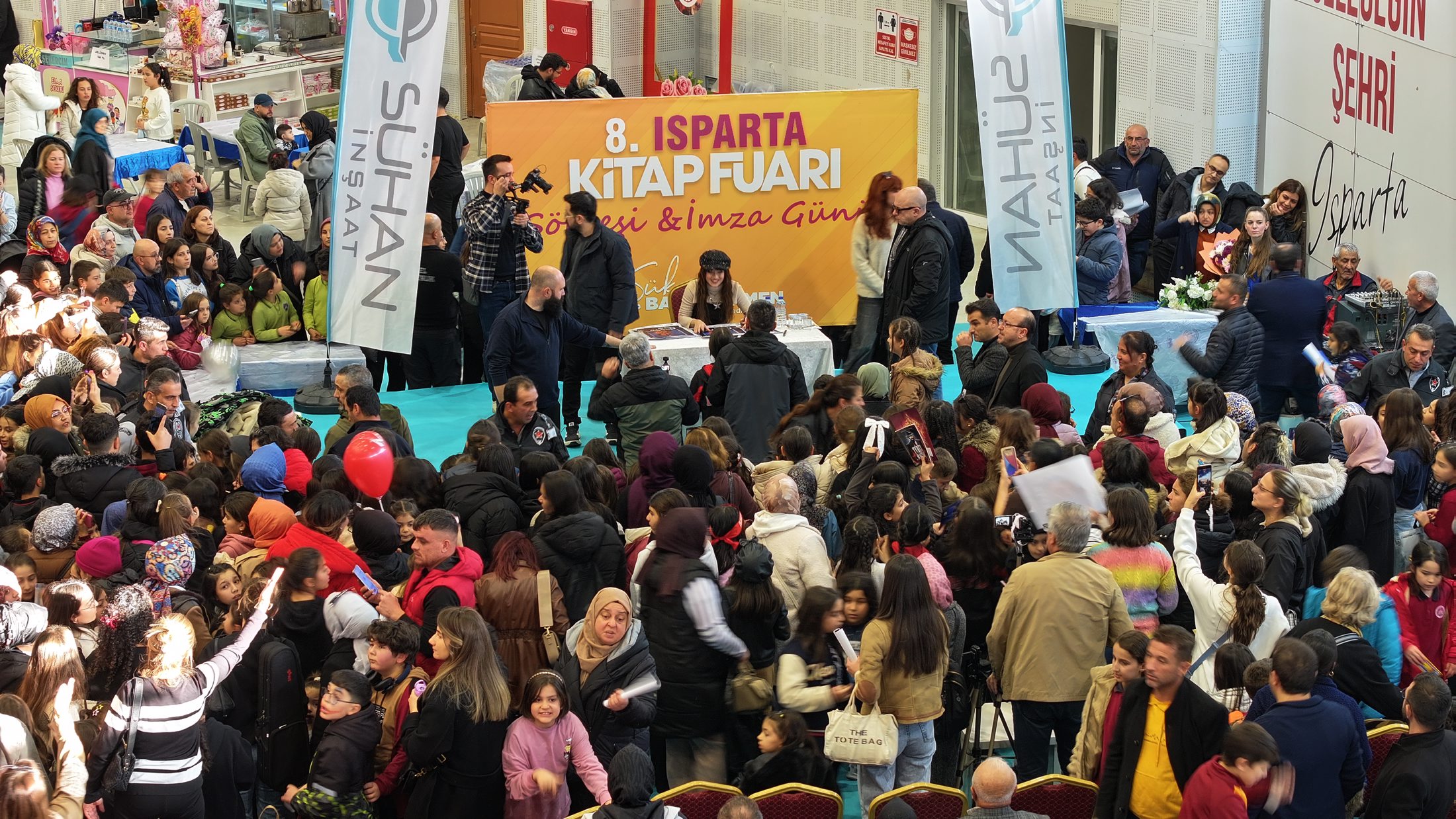 17 12 2025 Melis Fis 8. Isparta Kitap Fuari (1)