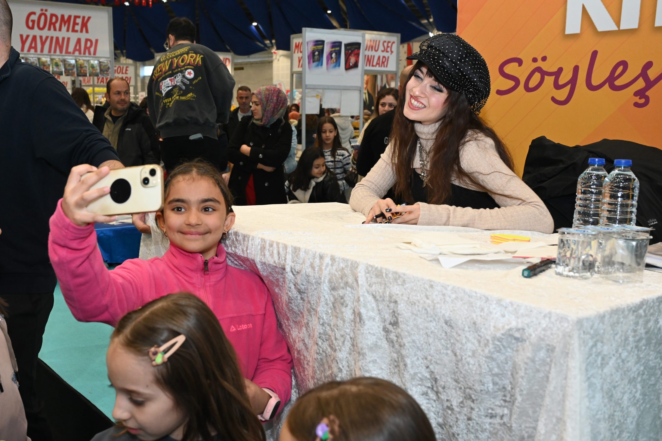 17 12 2025 Melis Fis 8. Isparta Kitap Fuari (9)